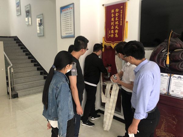泓源新能源公司、出租車公司聯(lián)合開(kāi)展消防安全演練(圖2)