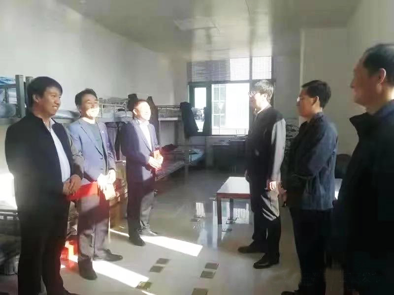 工業(yè)園區(qū)管委會(huì)、泓源公司慰問園區(qū)機(jī)關(guān)保安門衛(wèi)等一線人員(圖2)